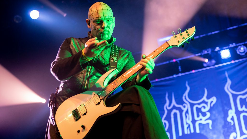 Marek "Ashok" Šmerda mit Cradle Of Filth am 26. Oktober 2021 im The Regency Ballroom von San Francisco